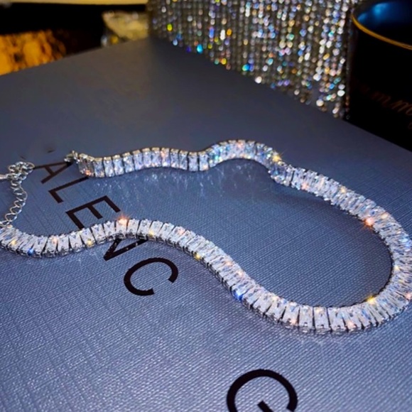 White gold plated adorable shiny choker - Picture 2 of 4